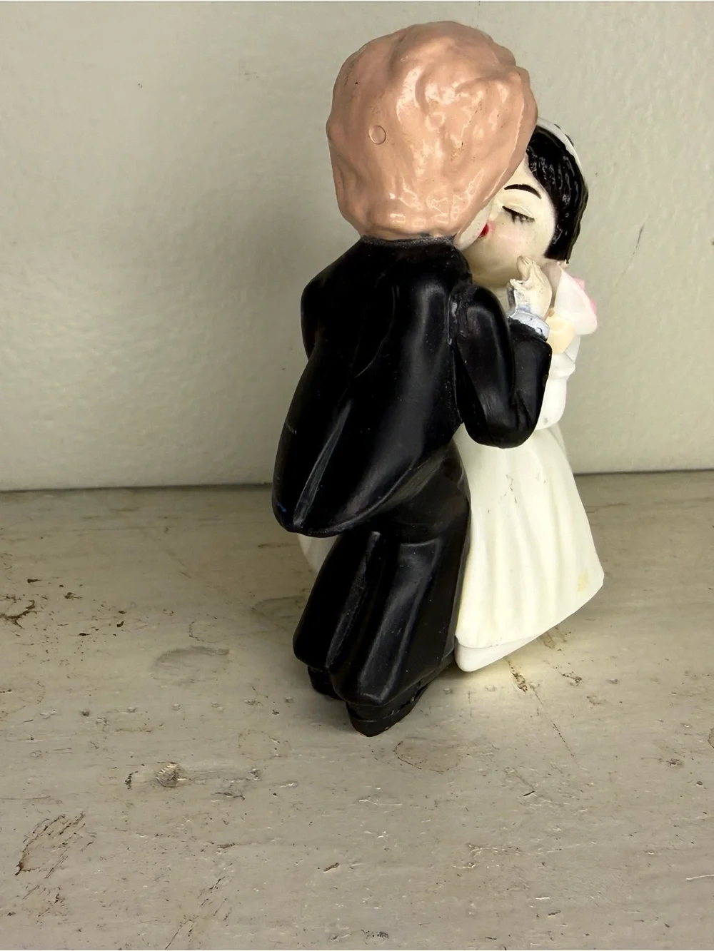 Vintage 1975 WILTON Bride & Groom Cake Topper Kissing Couple Plastic Hong Kong
